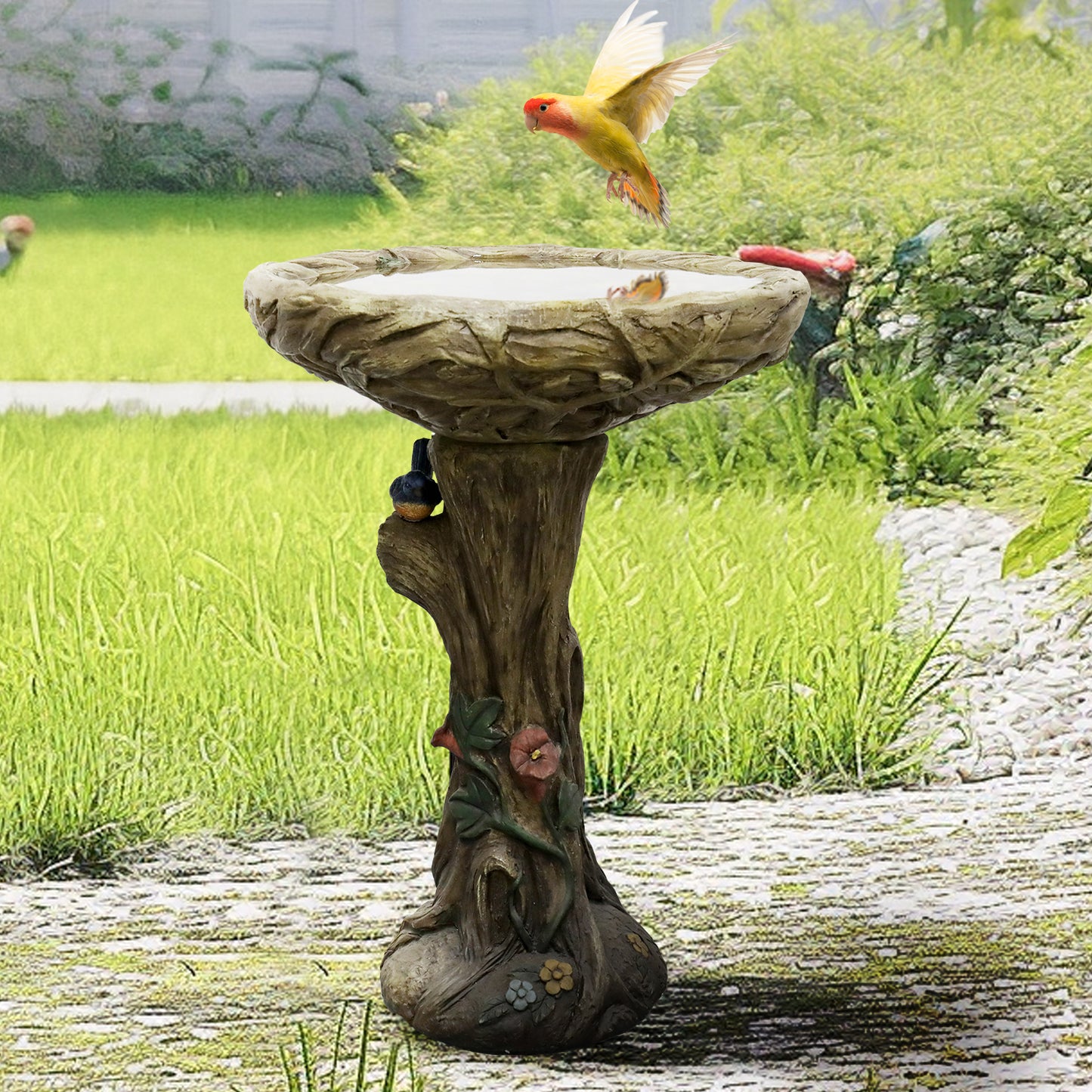 64,5 cm hohes Vogelbad aus Beton in Holzoptik mit dekorativem Kunstvogel und -blume – rustikale Außendekoration für Garten, Terrasse, Hof und Rasen – langlebiges Design